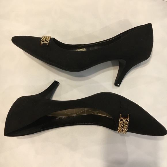 Coach and Four 3” Heel Pumps w/Front Embellishment - Picture 2 of 7